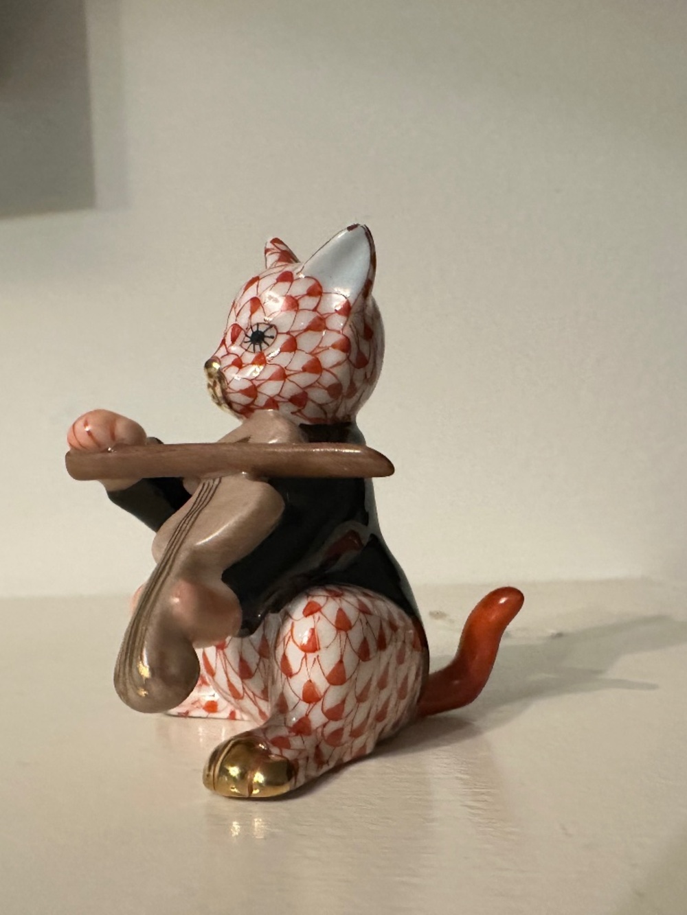 Herend- Cat playing violin